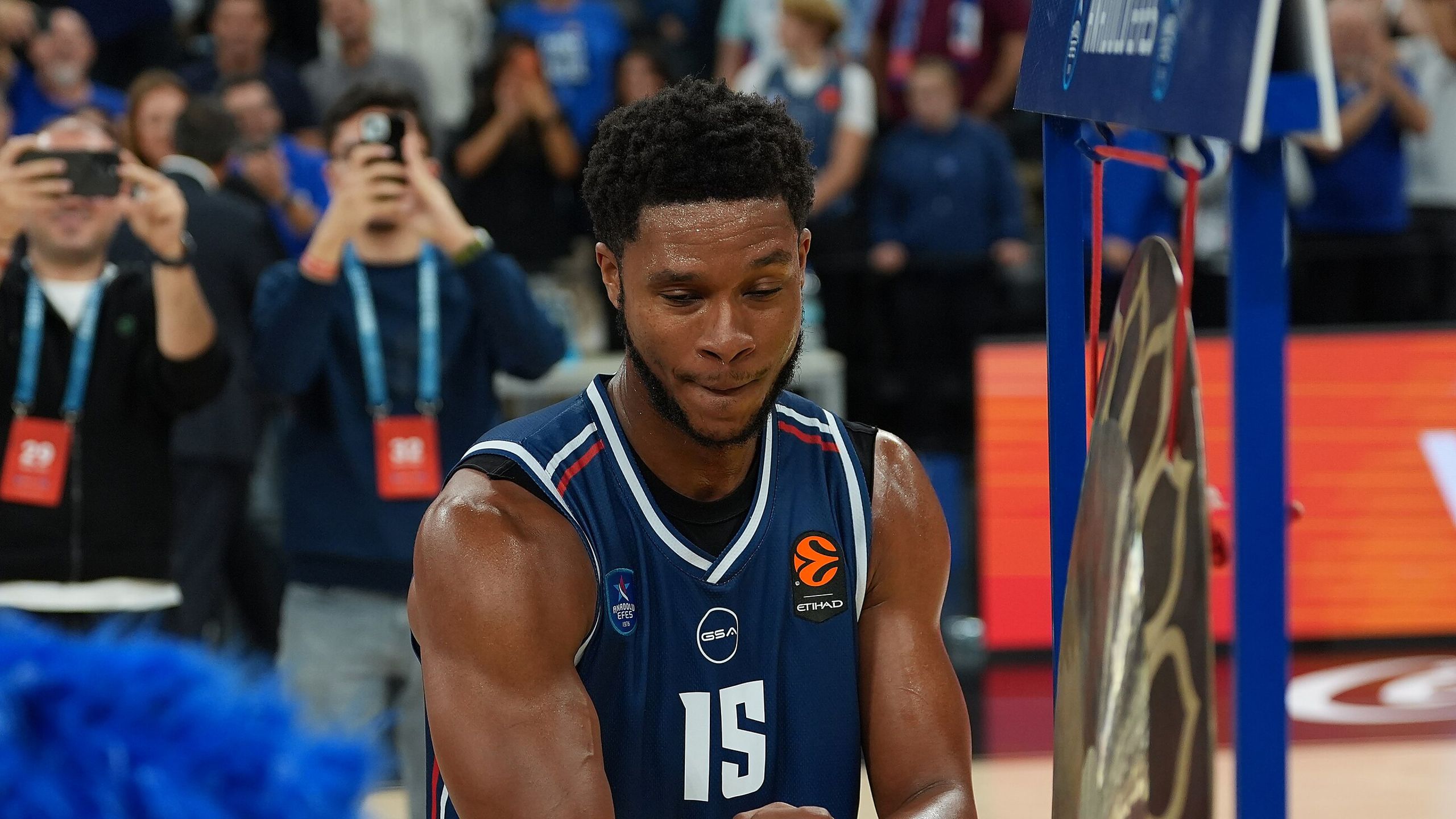 P. J. Dozier, dorsal 15 del Anadolu Efes, en el partido de la Euroliga ante el Real Madrid del 29 de septiembre de 2026