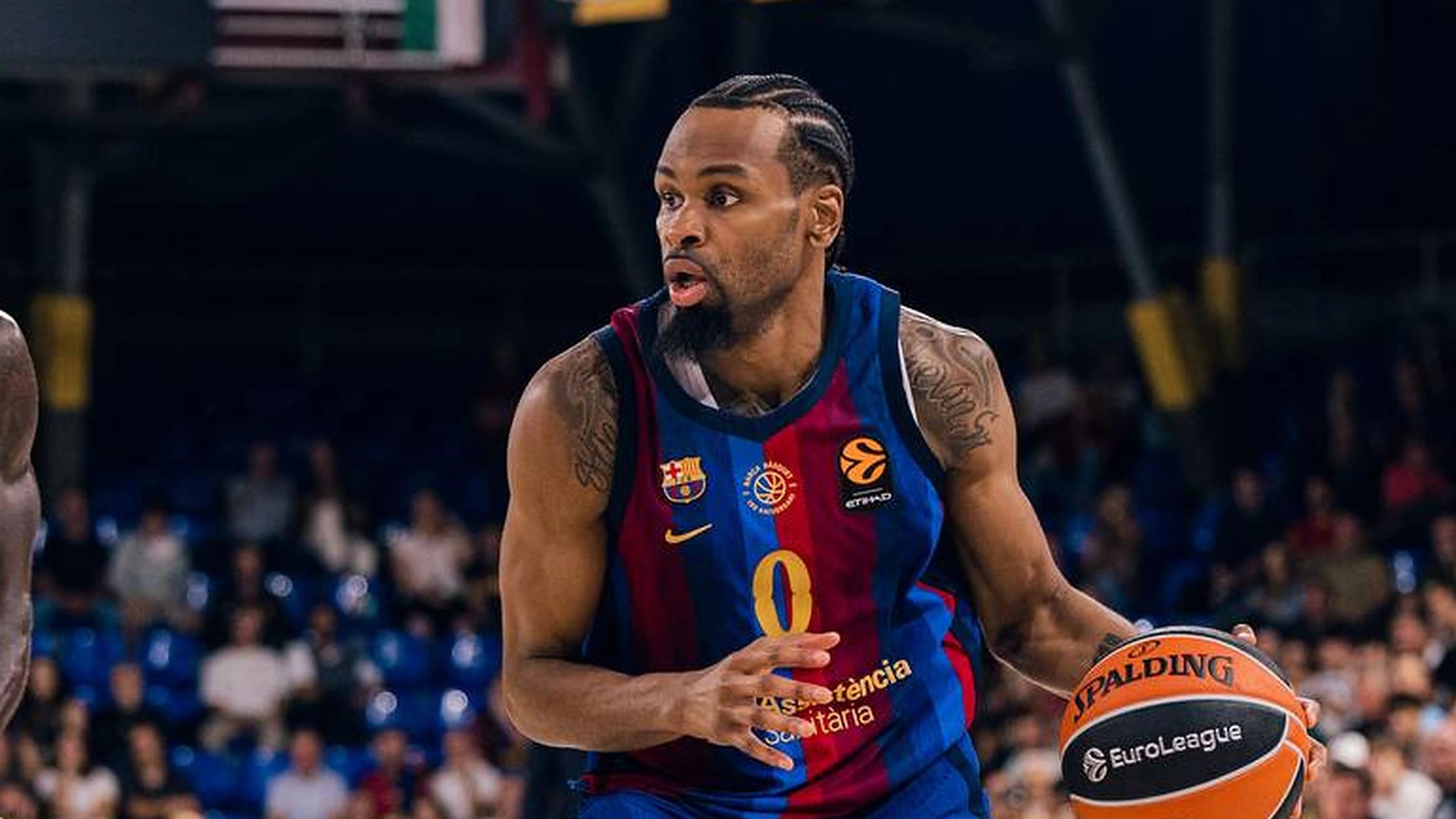 Kevin Punter, dorsal 0 del Barça, ataca con el balón ante el Maccabi Rapyd Tel Aviv en el Palau Blaugrana (Euroliga 2026-27)