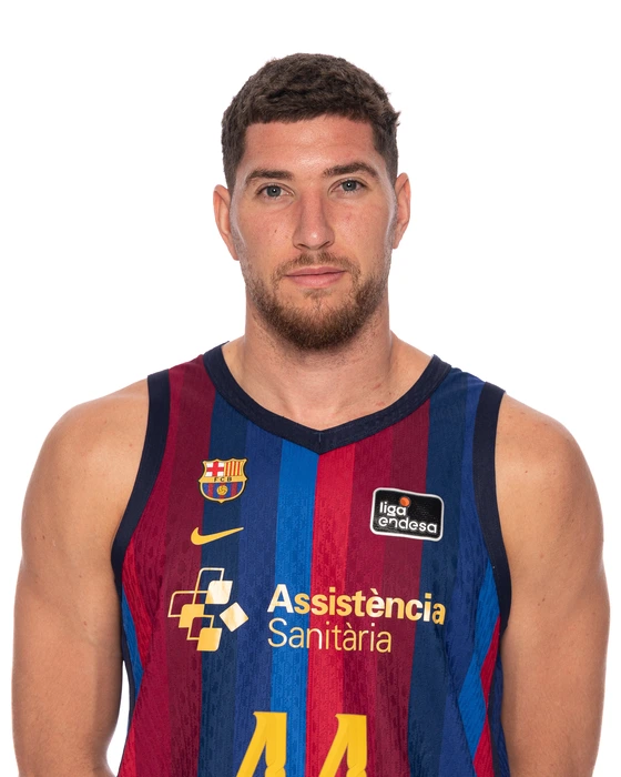 Joel Parra, dorsal 44 del Barça, celebra con el puño cerrado en el Palau Blaugrana