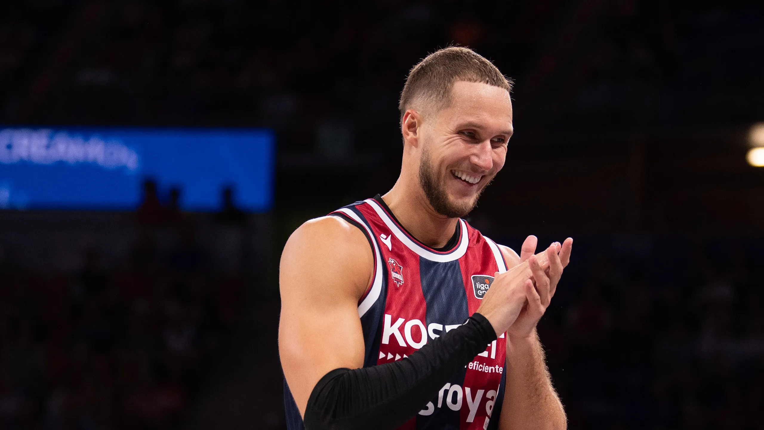 Tadas Sedekerskis, dorsal 8 del Kosner Baskonia, celebra ante el FIATC Girona en la jornada 2 de la Liga Endesa
