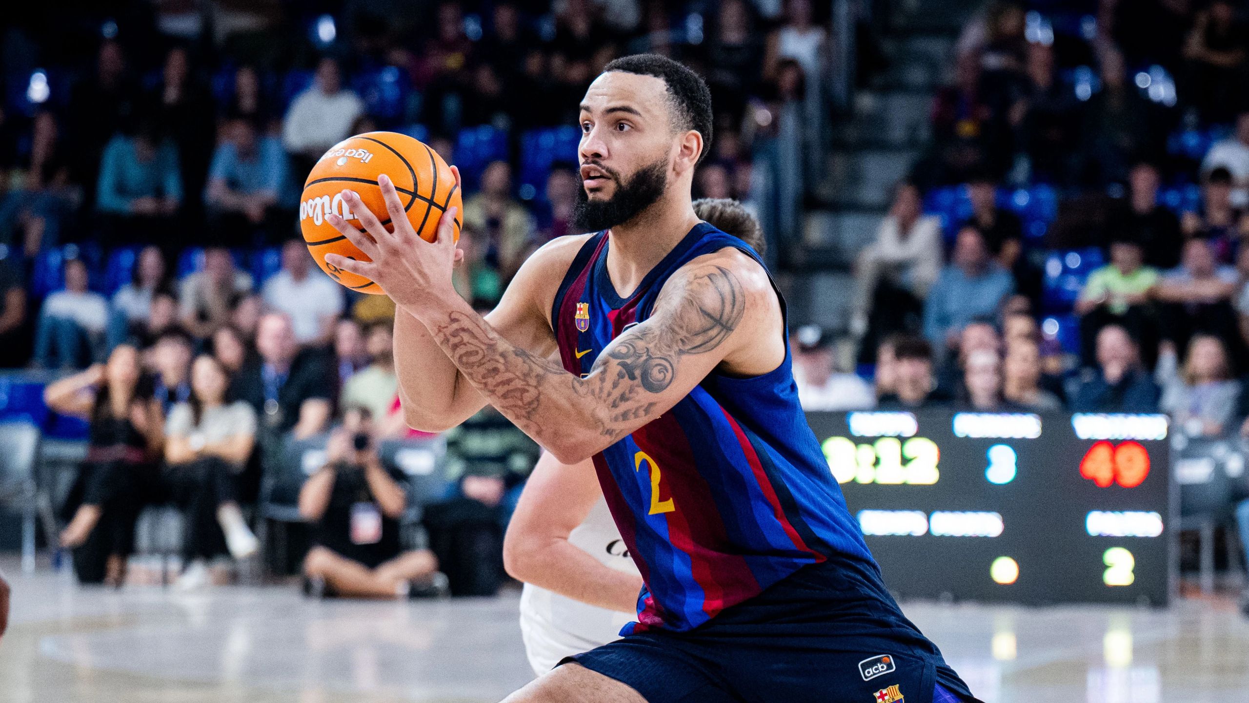 Tyrese Martin, del Barça, con el balón en el Palau ante el Casademont Zaragoza, en la quinta jornada de la Liga Endesa 2026-27