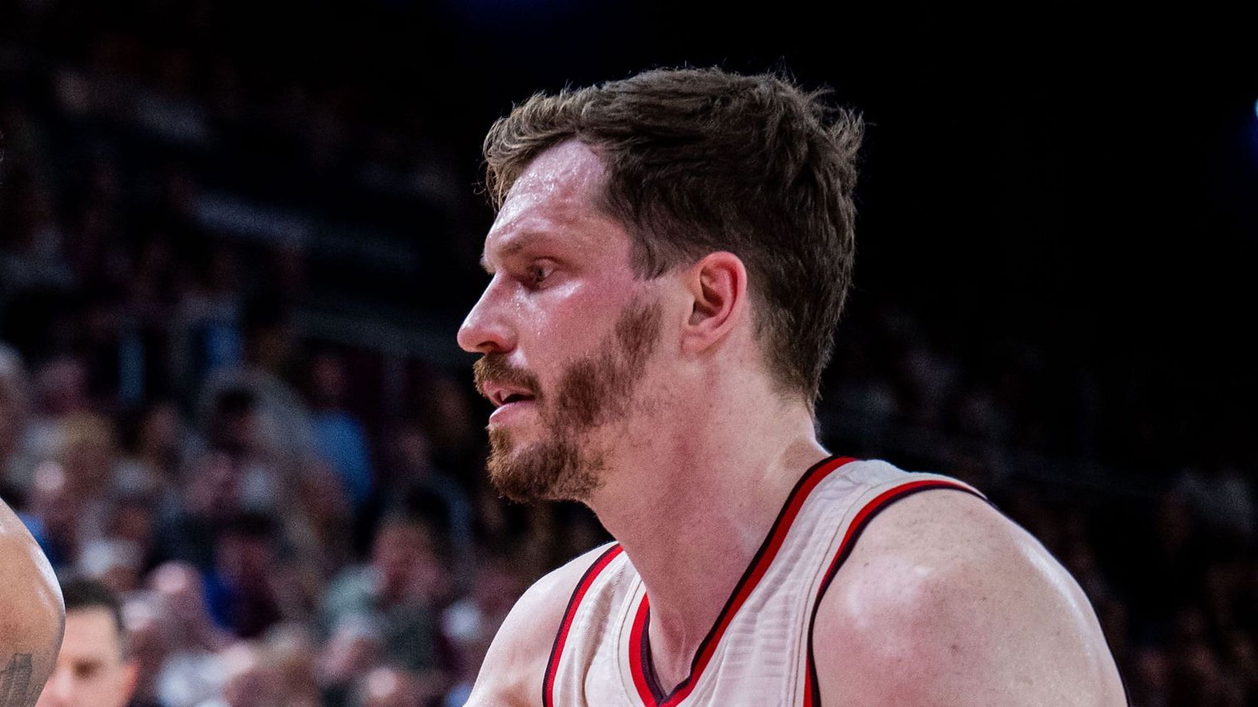 Andreas Obst, dorsal 13 del FC Bayern Múnich, defiende en el Palau Blaugrana en la Euroliga