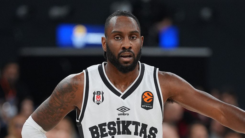Jaylen Nowell, dorsal 24 del Beşiktaş, en el Beşiktaş-Barça de la jornada 3 de la Euroliga 2026-27 en Estambul