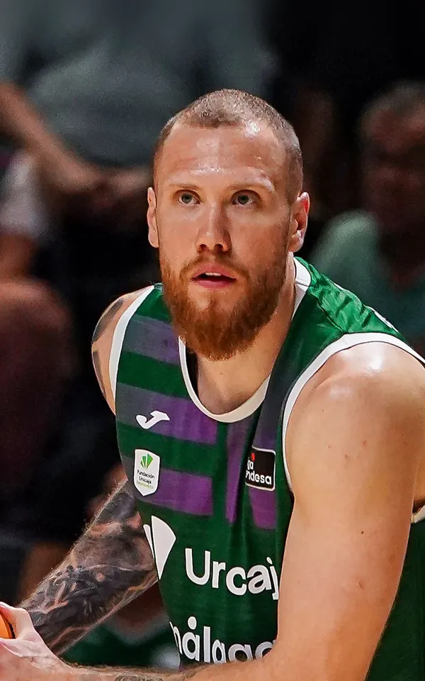 Ignas Brazdeikis, dorsal 8 del Unicaja, con el balón ante el MoraBanc Andorra en el Martín Carpena