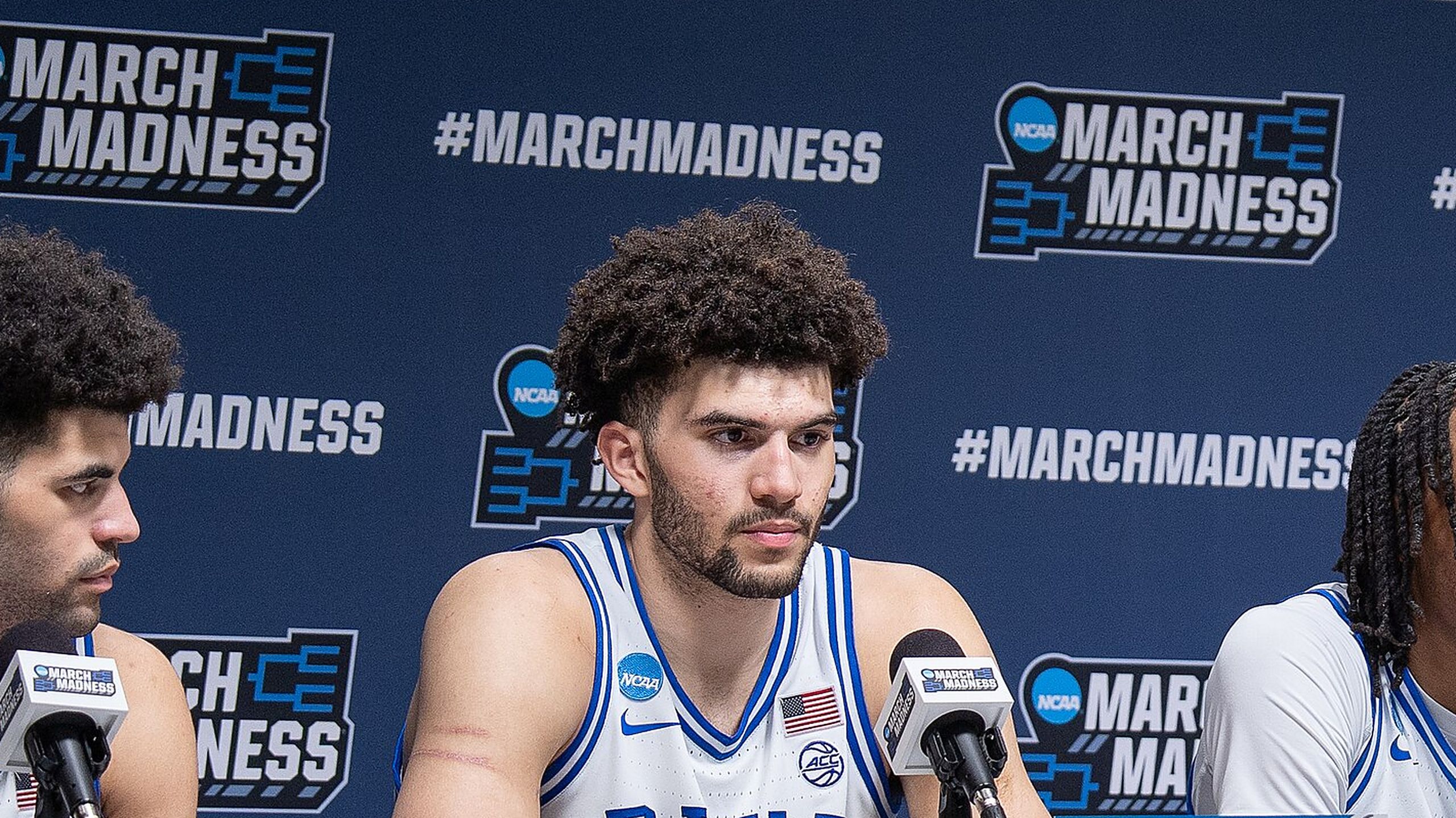 Cameron Boozer, ahora en los Grizzlies, en rueda de prensa con Duke en marzo de 2026