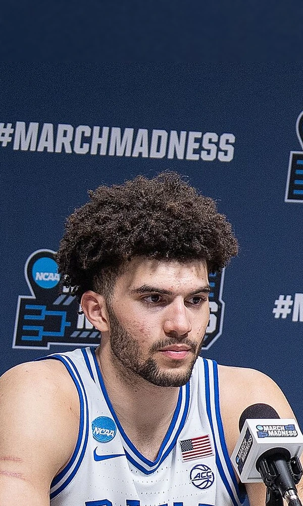 Cameron Boozer, ahora en los Grizzlies, en rueda de prensa con Duke en marzo de 2026