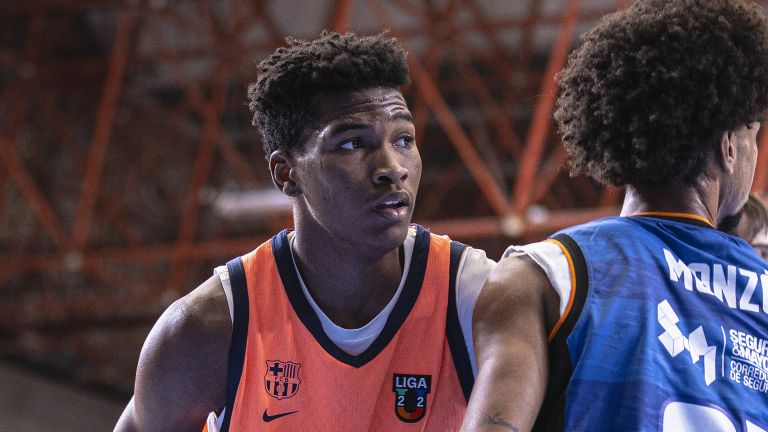 Mohamed Dabone, con el Barça Atlètic en la pista del Burgos en la Liga U