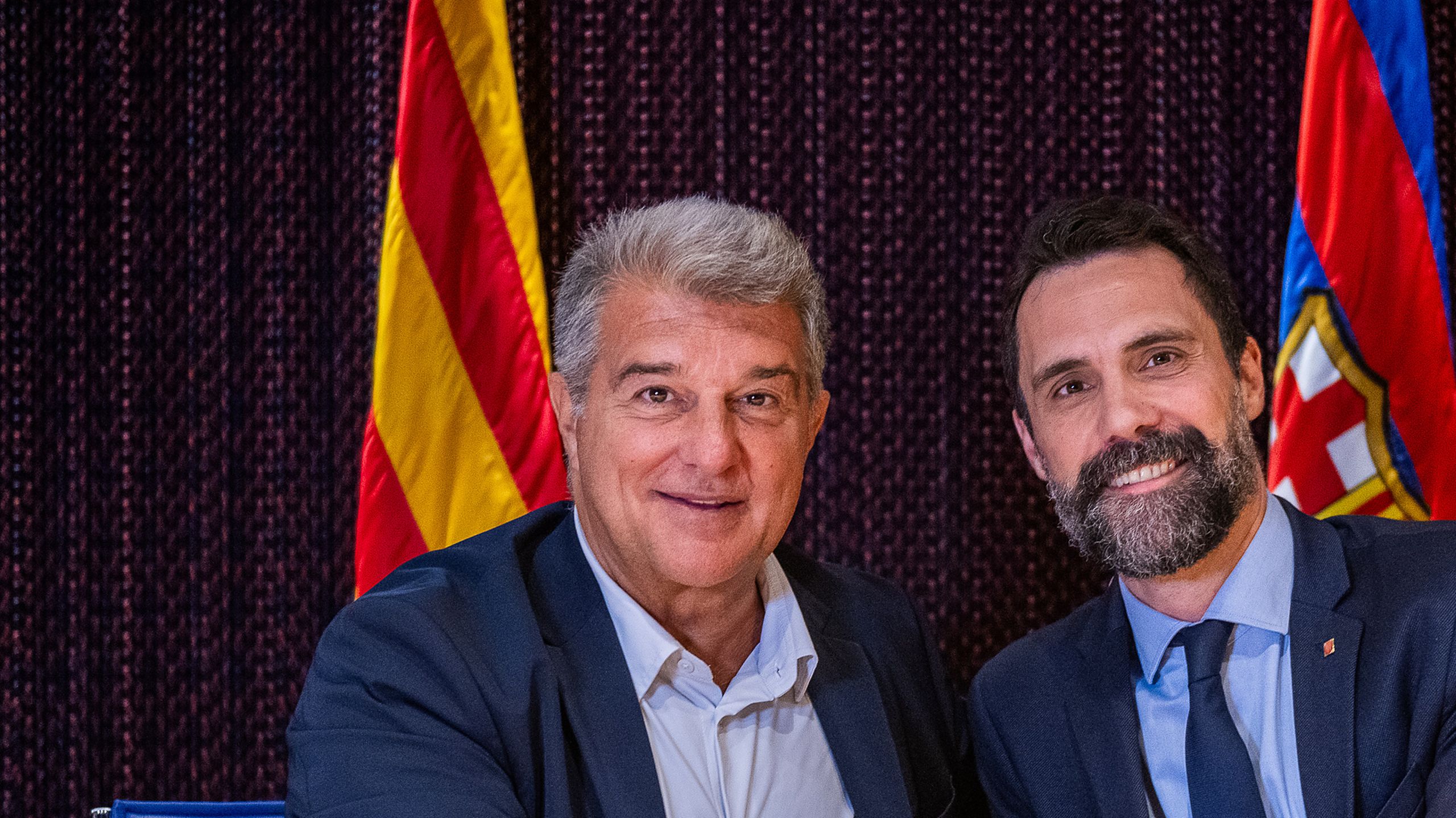 Joan Laporta, presidente del FC Barcelona, junto al conseller Roger Torrent en la firma de un convenio entre el club y la Generalitat en julio de 2024