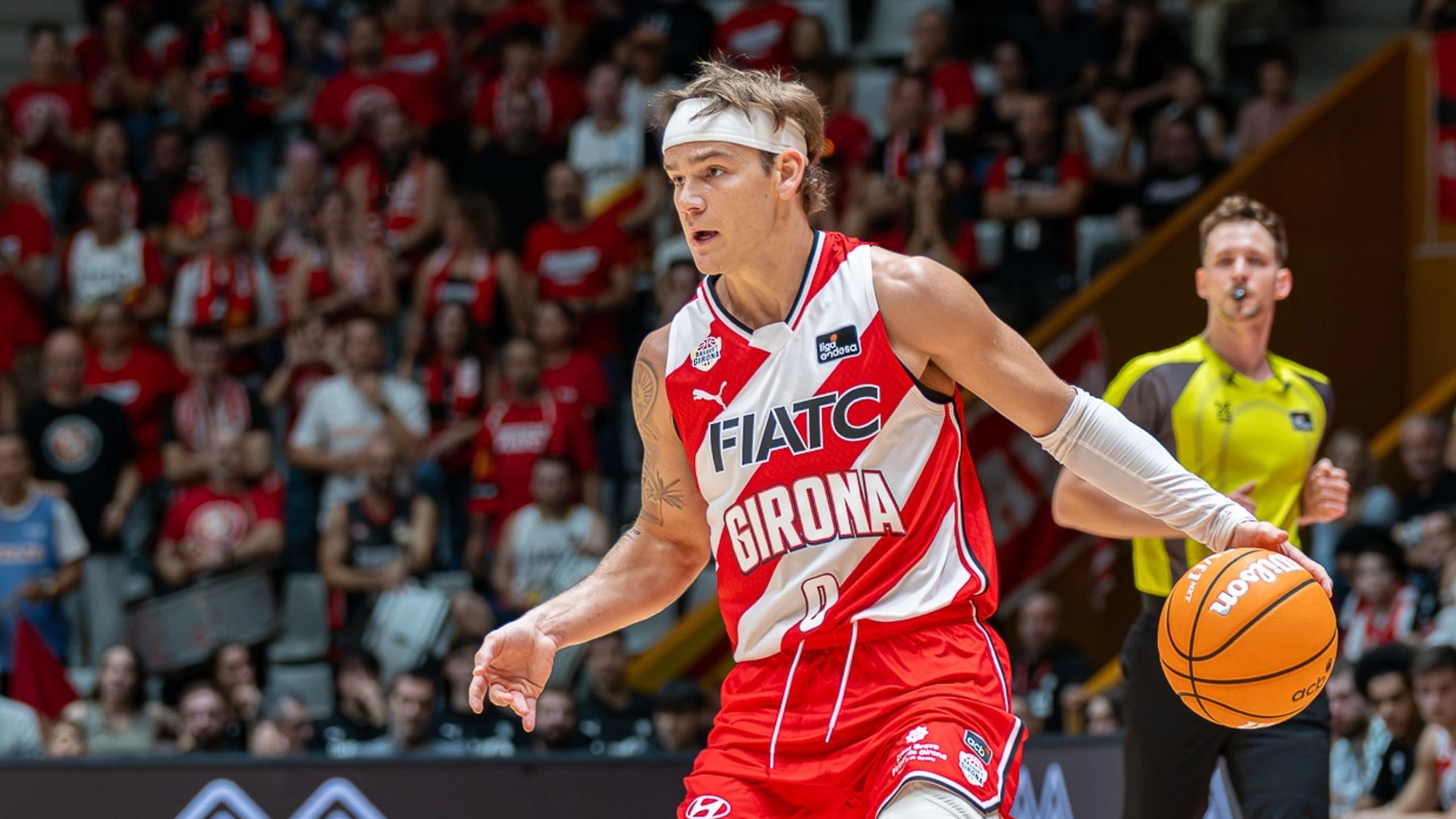 Mac McClung, dorsal 0 del FIATC Girona, bota el balón en el Girona-Joventut de la jornada 5 de la Liga Endesa