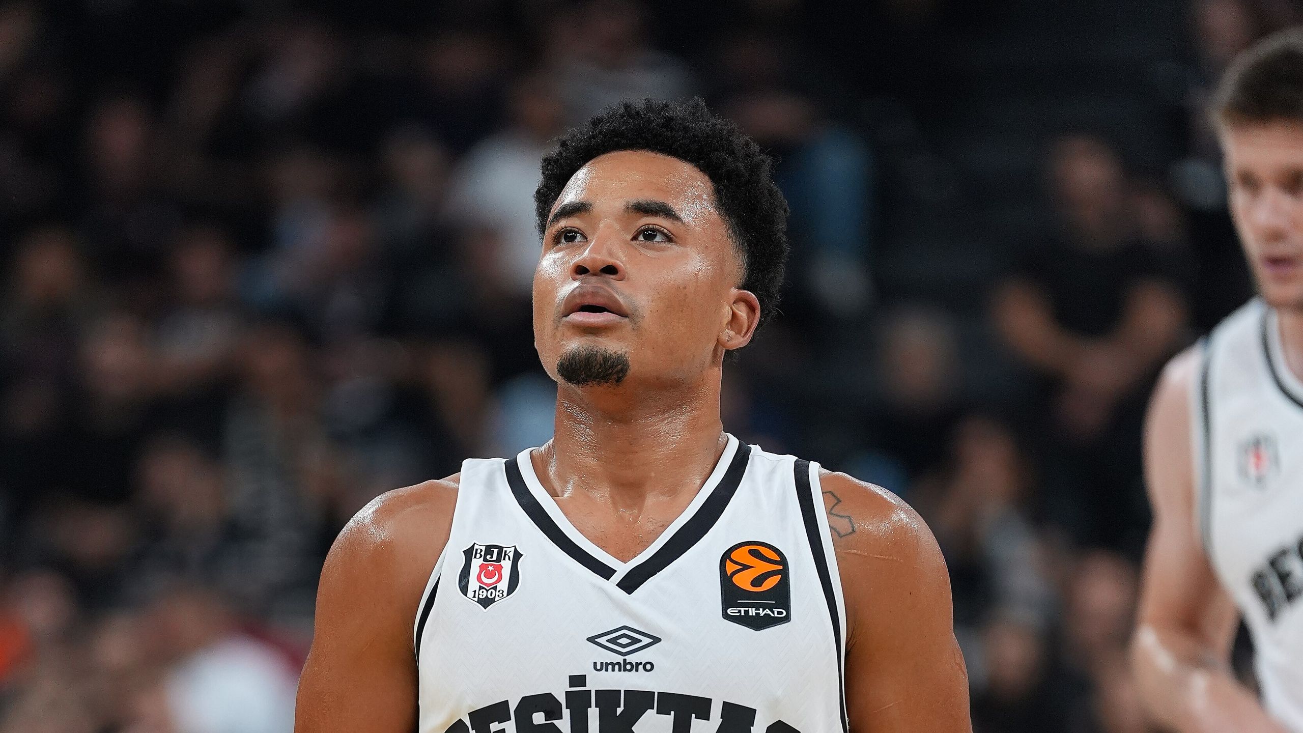 Devon Dotson, dorsal 1 del Beşiktaş, en el Beşiktaş-Barça de la jornada 3 de la Euroliga 2026-27 en Estambul