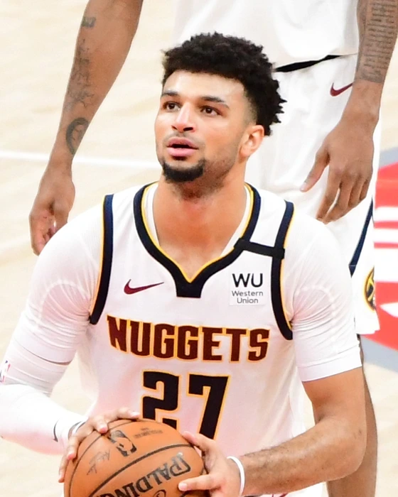 Jamal Murray, con la camiseta de los Denver Nuggets, en un tiro libre en Washington en enero de 2020
