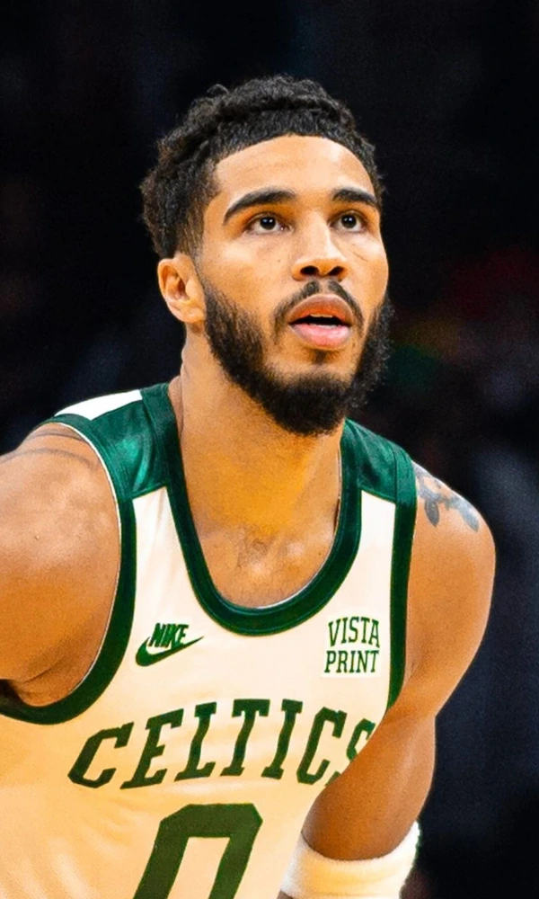Jayson Tatum, con la camiseta de los Boston Celtics, en un partido en Cleveland en noviembre de 2021