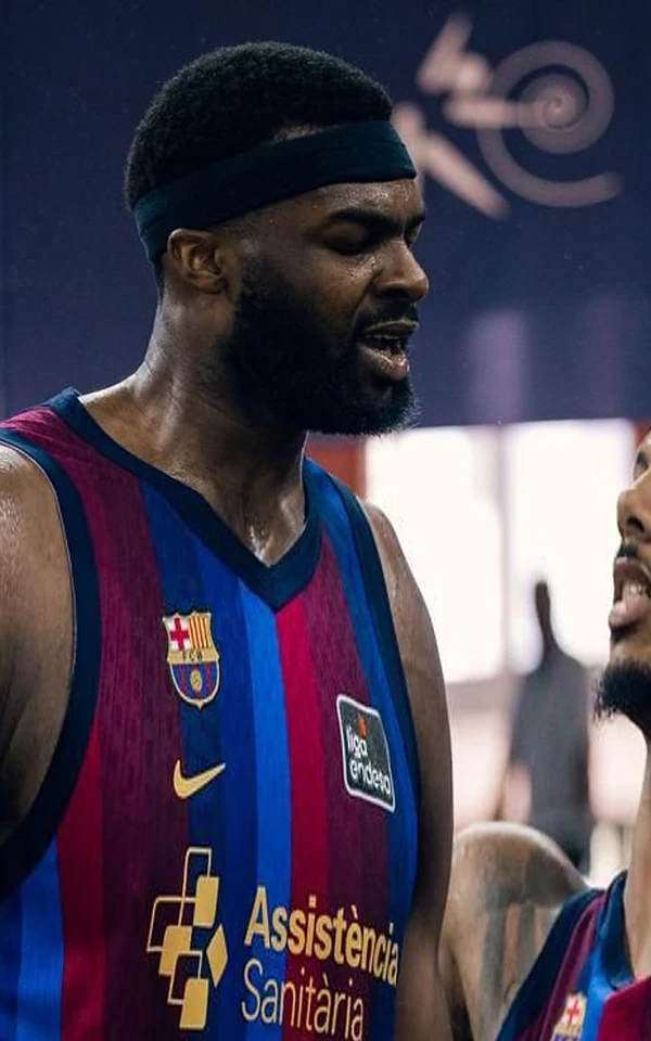 Josh Nebo, dorsal 32 del Barça, en la final de la Lliga Catalana ante el Ilerna Lleida