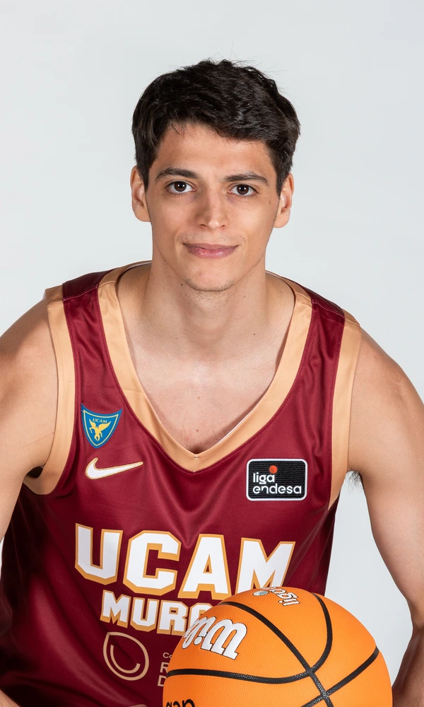 Juani Marcos, con la camiseta del UCAM Murcia, en la sesión de fotos oficial de la Liga Endesa 2026-27