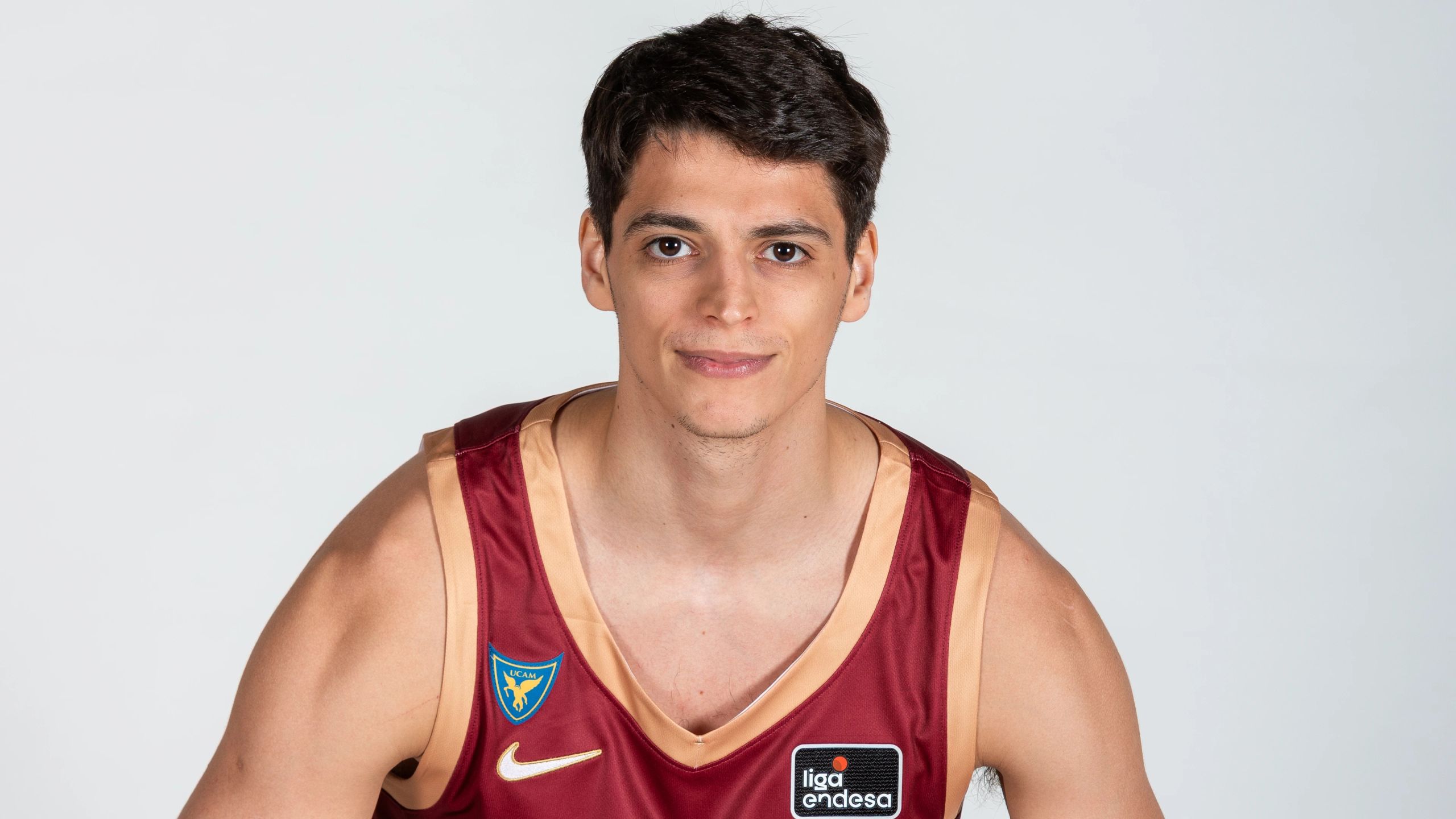 Juani Marcos, con la camiseta del UCAM Murcia, en la sesión de fotos oficial de la Liga Endesa 2026-27
