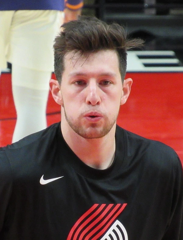 Knicks cortan a Eubanks: Drew Eubanks en un calentamiento con los Portland Trail Blazers