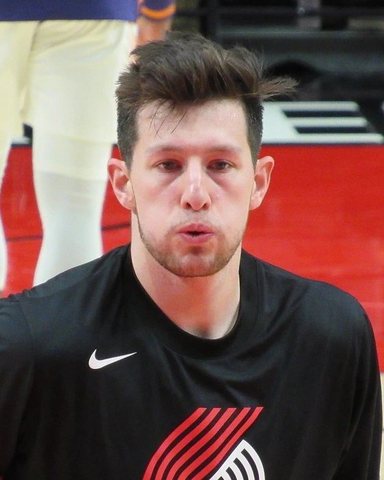 Knicks cortan a Eubanks: Drew Eubanks en un calentamiento con los Portland Trail Blazers