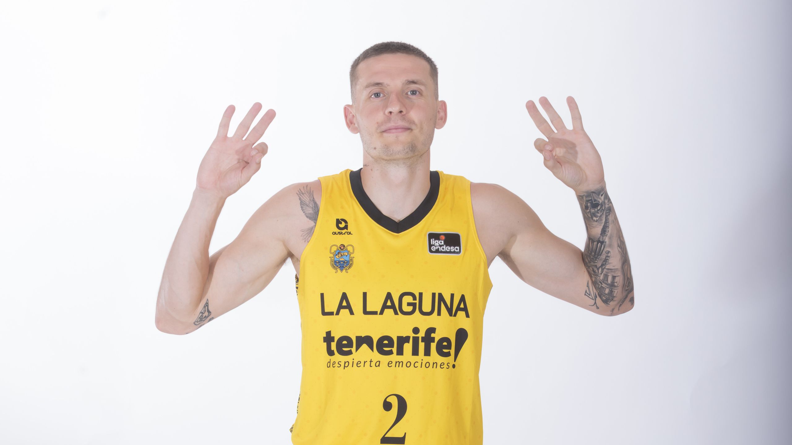 Kyle Guy, dorsal 2 del La Laguna Tenerife, con la camiseta de la temporada 2026-27