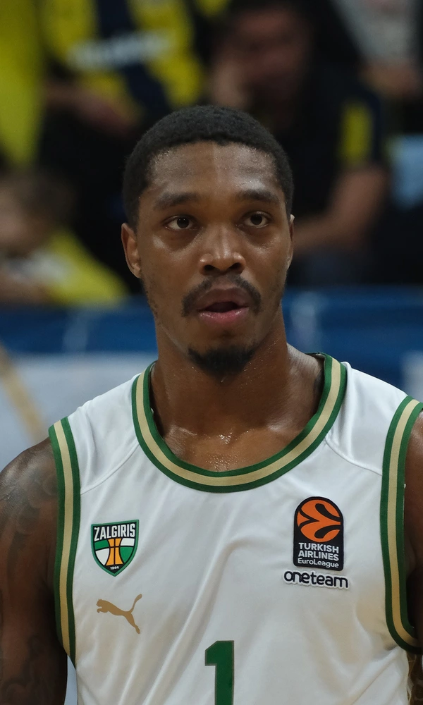 Lonnie Walker, con la camiseta del Žalgiris Kaunas en un partido de Euroliga en enero de 2025