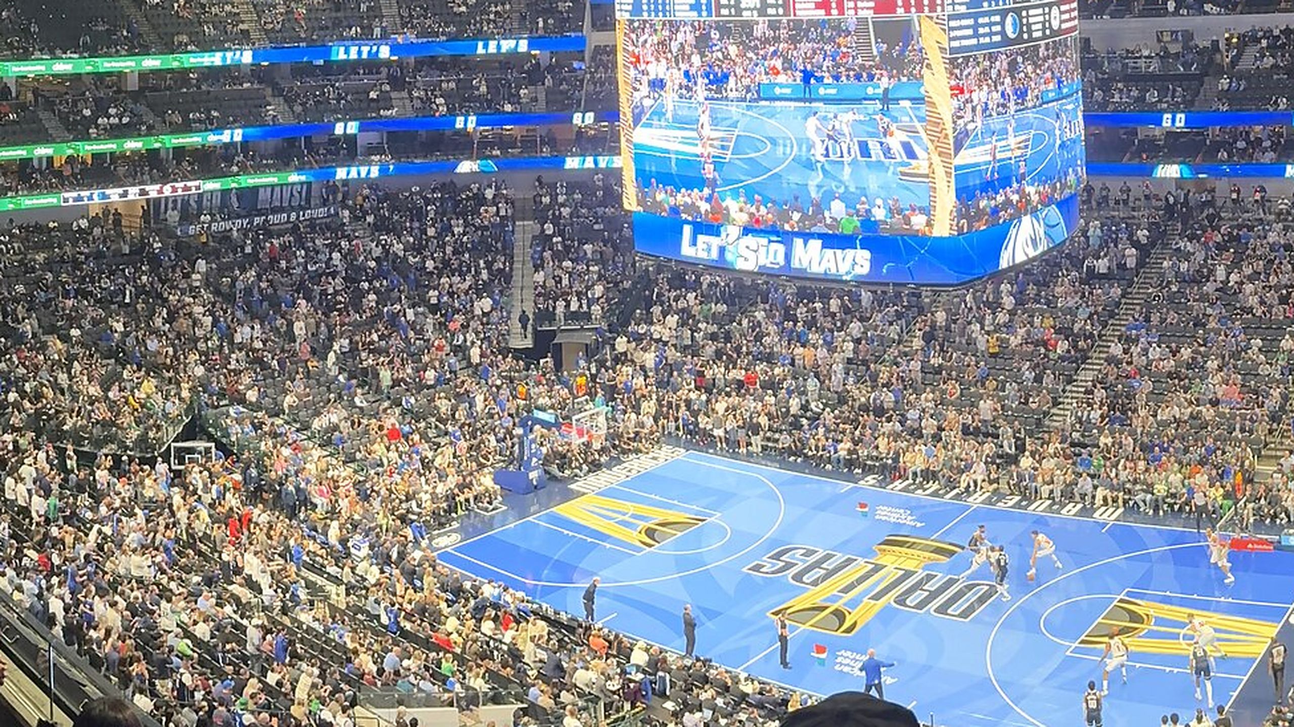 Mavericks Macao: afición de los Dallas Mavericks en su pabellón de Dallas durante un partido de noviembre de 2025
