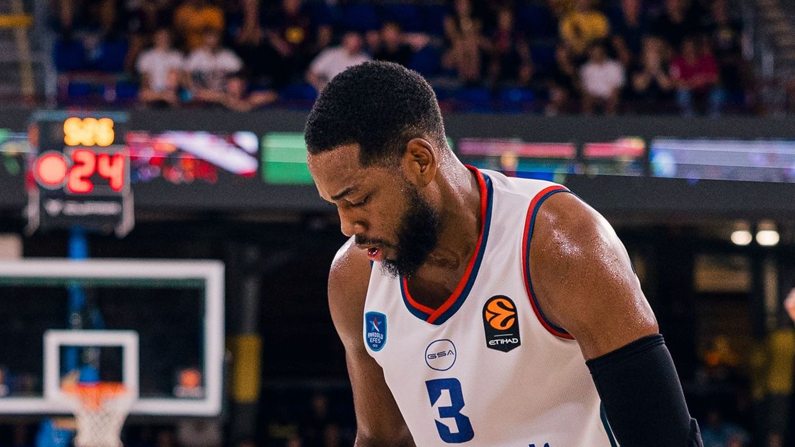 Jordan Loyd, dorsal 3 del Anadolu Efes Istanbul, en un partido de Euroliga de esta temporada en el Palau Blaugrana