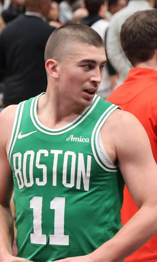 Payton Pritchard, con la camiseta verde número 11 de los Boston Celtics, en un partido ante los Wizards en diciembre de 2024