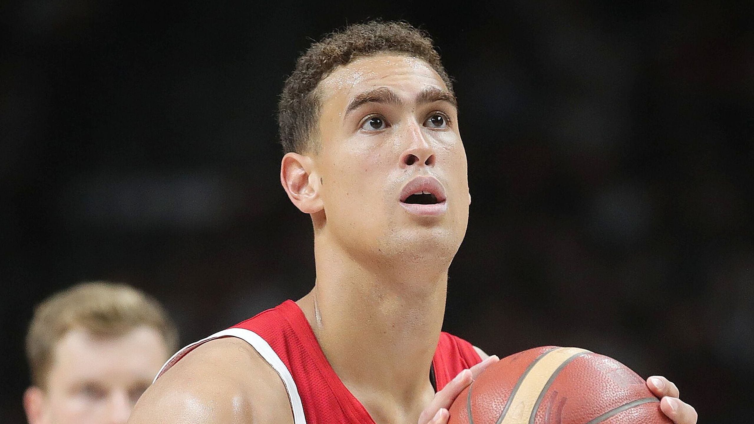 Pívots libres NBA: Dwight Powell, con la selección de Canadá, en el partido ante Alemania en Berlín en agosto de 2023