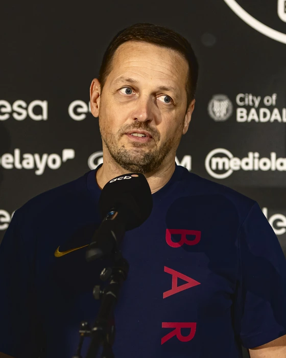 Aleksander Sekulić, entrenador del Barça, atiende a los medios en la Supercopa Endesa de Badalona