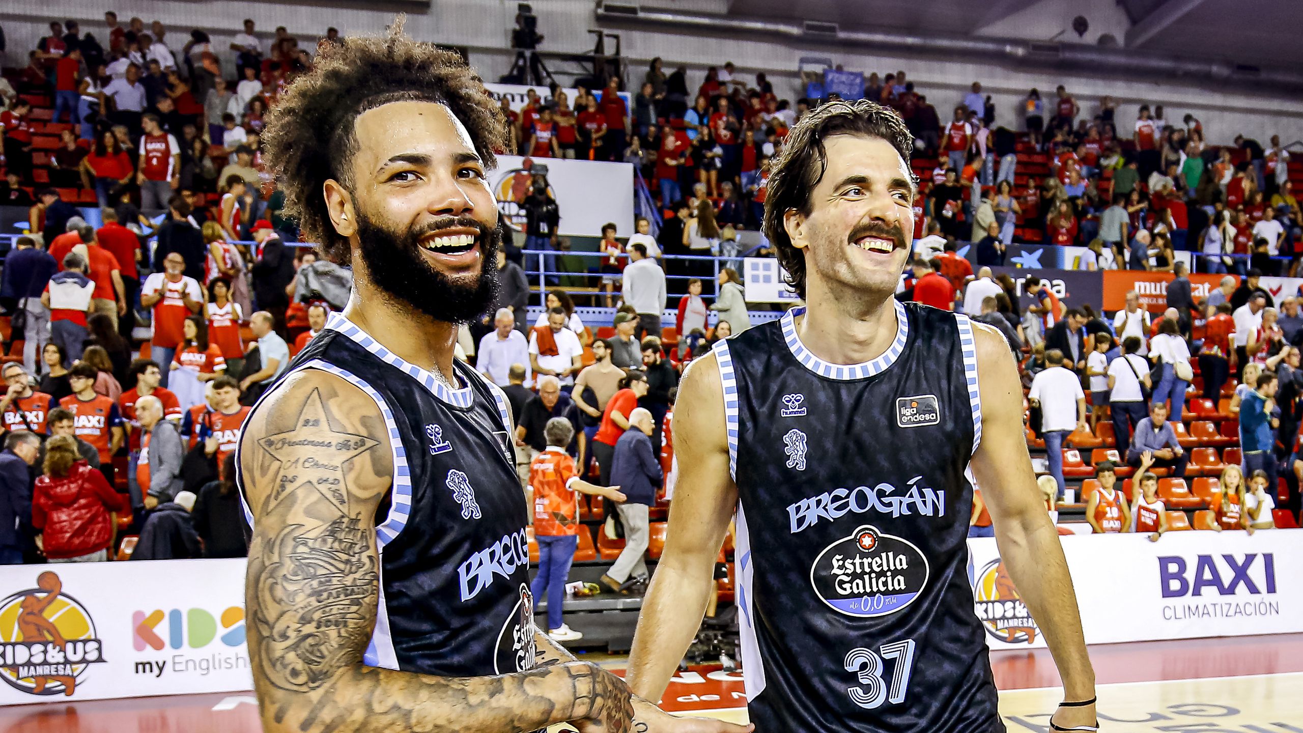 Jugadores del Río Breogán sonríen tras ganar en Manresa en la jornada 2 de la Liga Endesa