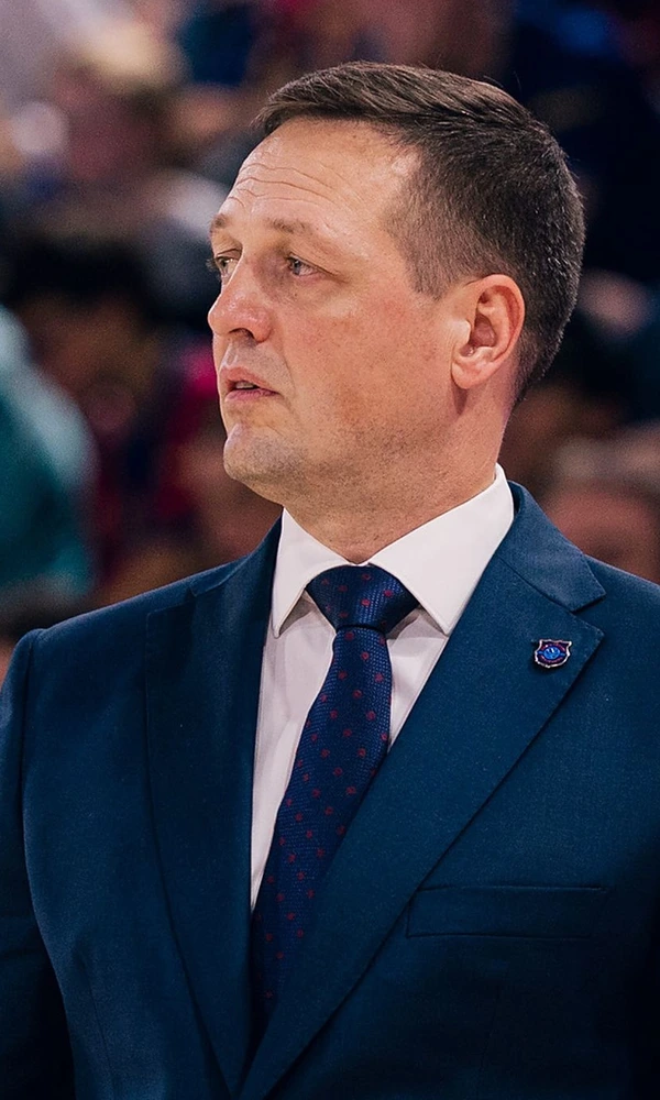 Aleksandar Sekulić, entrenador del Barça, en la banda del Palau Blaugrana durante el Barça-Valencia Basket de la tercera jornada de la Liga Endesa