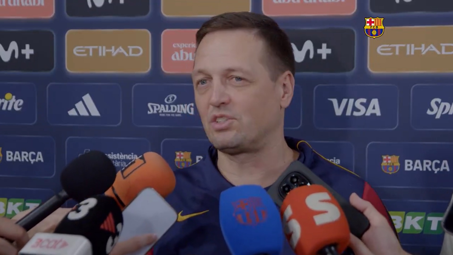 Aleksander Sekulić, entrenador del Barça, atiende a los medios antes del Barça-Valencia de la jornada 9 de la Euroliga