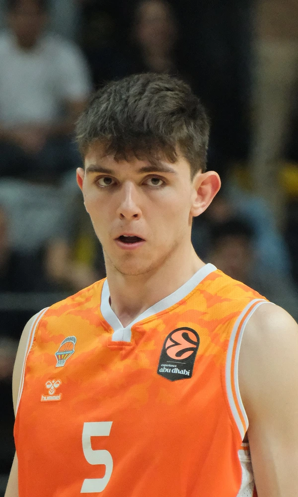 Sergio de Larrea, con la camiseta del Valencia Basket en un partido de Euroliga en enero de 2026