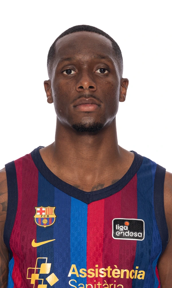 Umoja Gibson, base del Barça con el dorsal 1, da indicaciones durante el Barça-Anadolu Efes de Euroliga