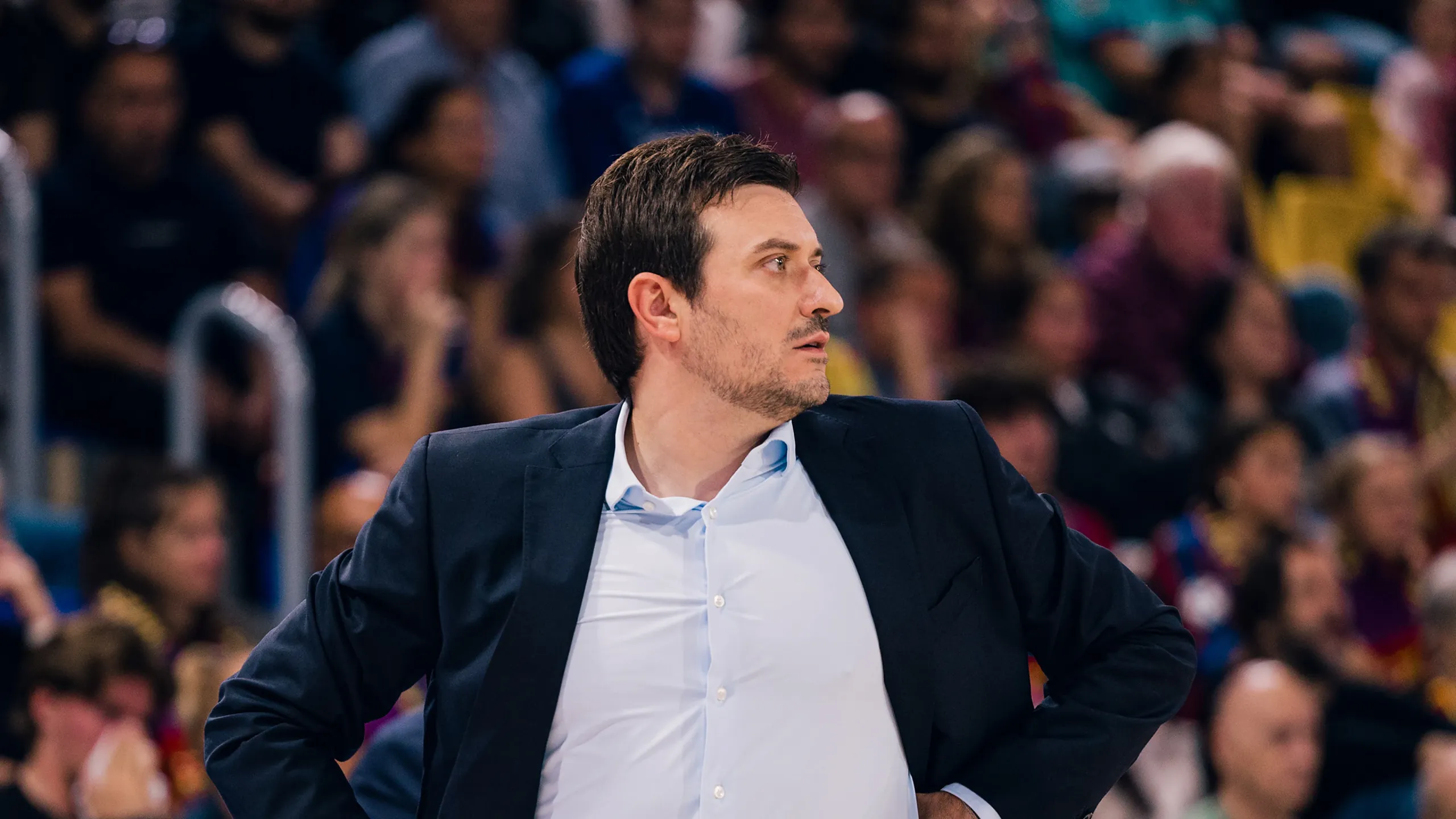 Xavier Albert, entrenador del Valencia Basket, en la banda del Palau Blaugrana durante el Barça-Valencia de la tercera jornada de la Liga Endesa